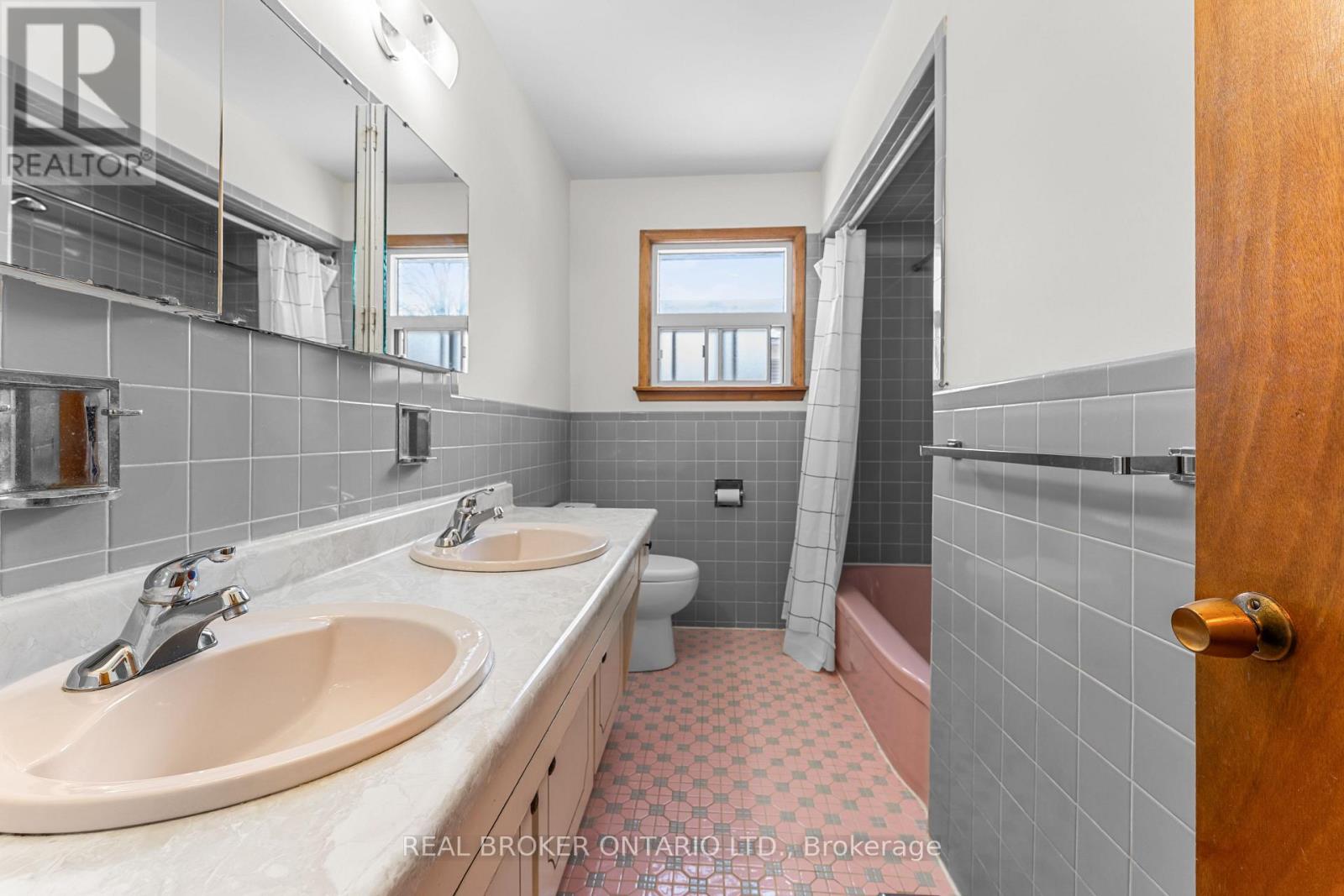 23 Beaumaris Crescent, Toronto, Ontario M9R 1N7 - Photo 16 - W12918410