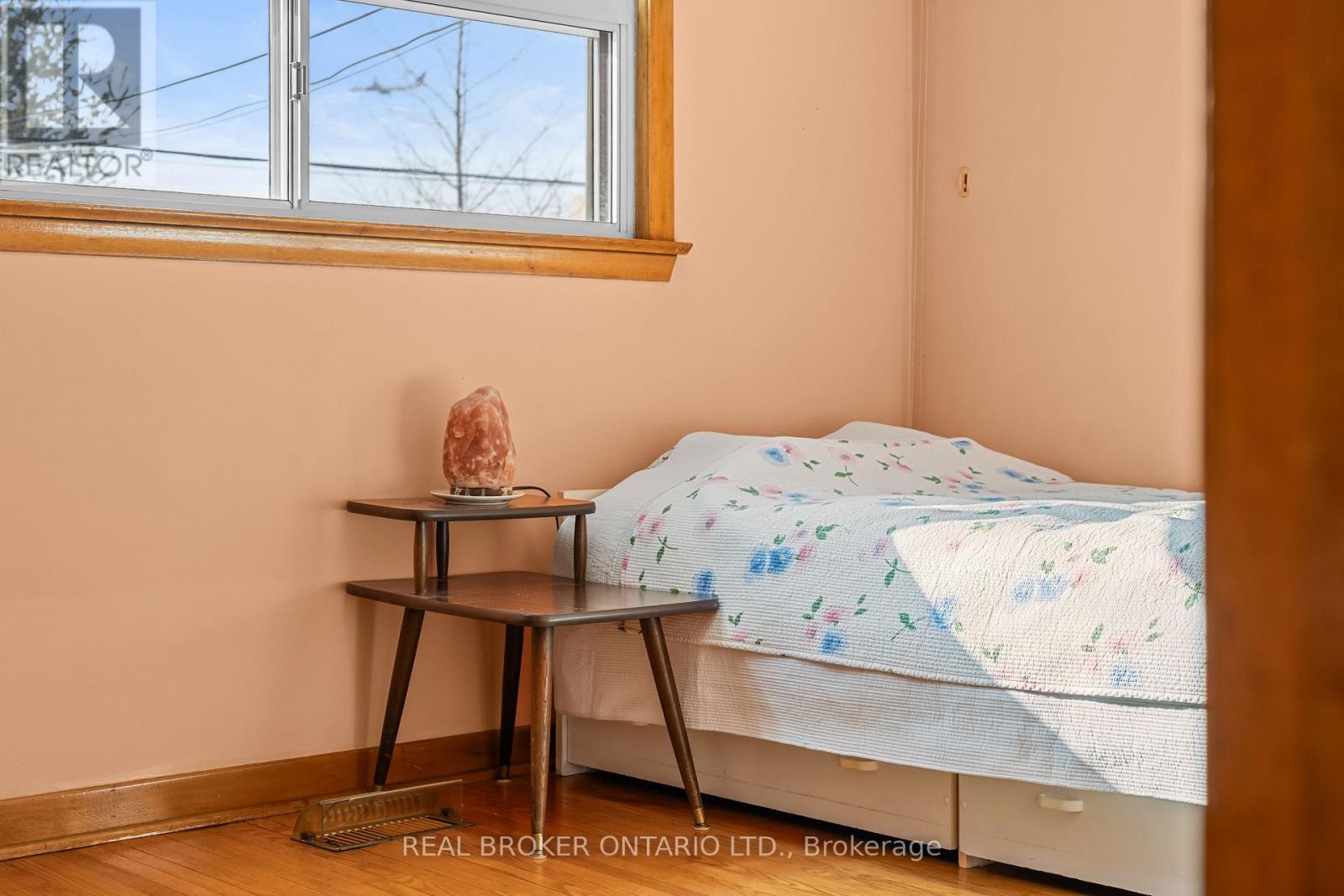 23 Beaumaris Crescent, Toronto, Ontario M9R 1N7 - Photo 18 - W12918410