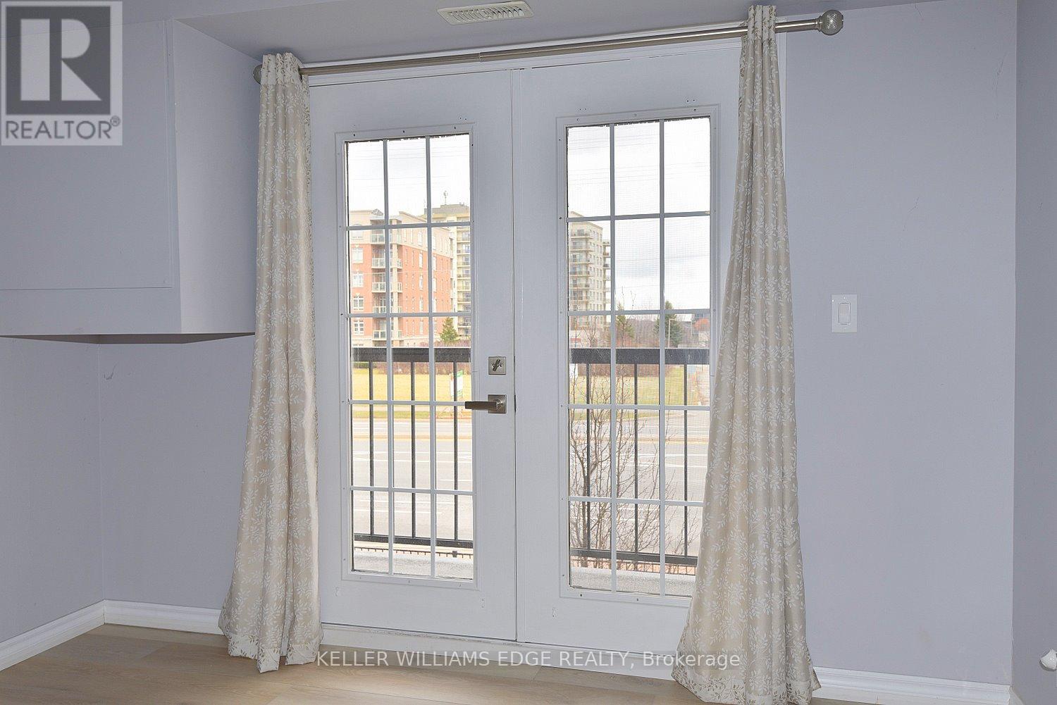 203 - 2045 Appleby Line, Burlington, Ontario  L7L 7G9 - Photo 6 - W12918422