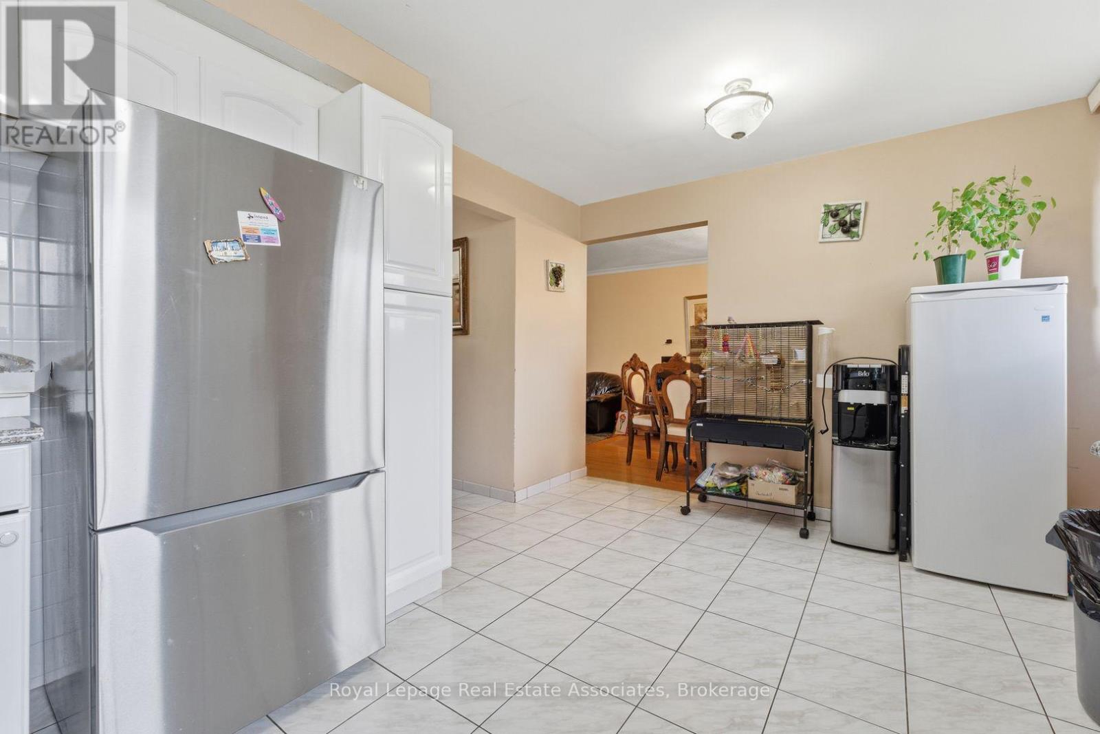 652 Eversley Drive, Mississauga, Ontario  L5A 2C9 - Photo 12 - W12918434