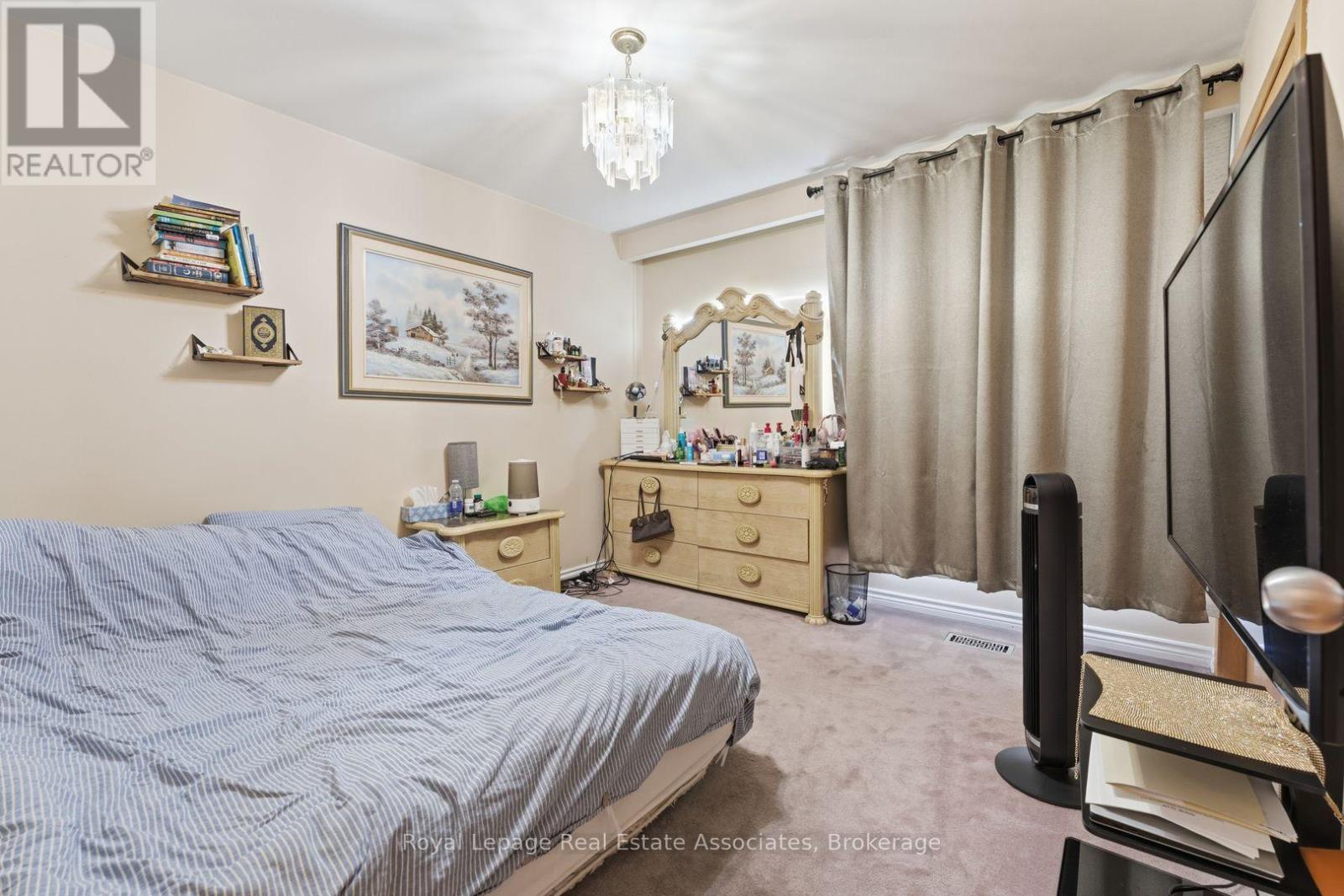 652 Eversley Drive, Mississauga, Ontario  L5A 2C9 - Photo 13 - W12918434