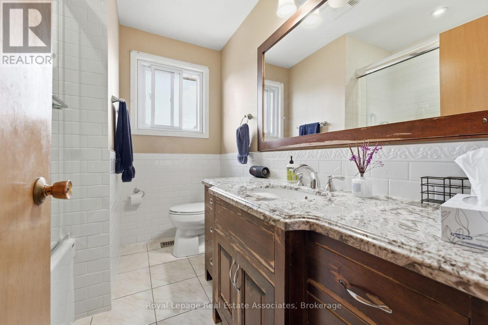 652 Eversley Drive, Mississauga, Ontario  L5A 2C9 - Photo 17 - W12918434