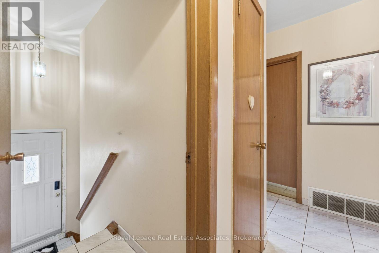 652 Eversley Drive, Mississauga, Ontario  L5A 2C9 - Photo 20 - W12918434