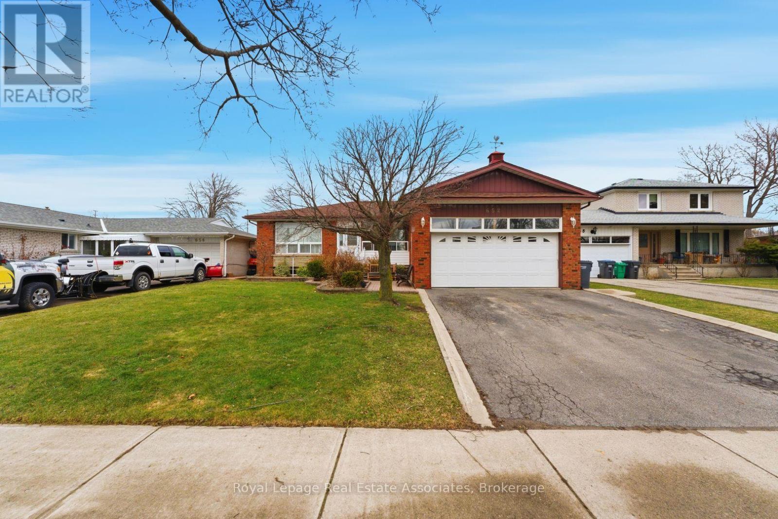 652 Eversley Drive, Mississauga, Ontario  L5A 2C9 - Photo 31 - W12918434