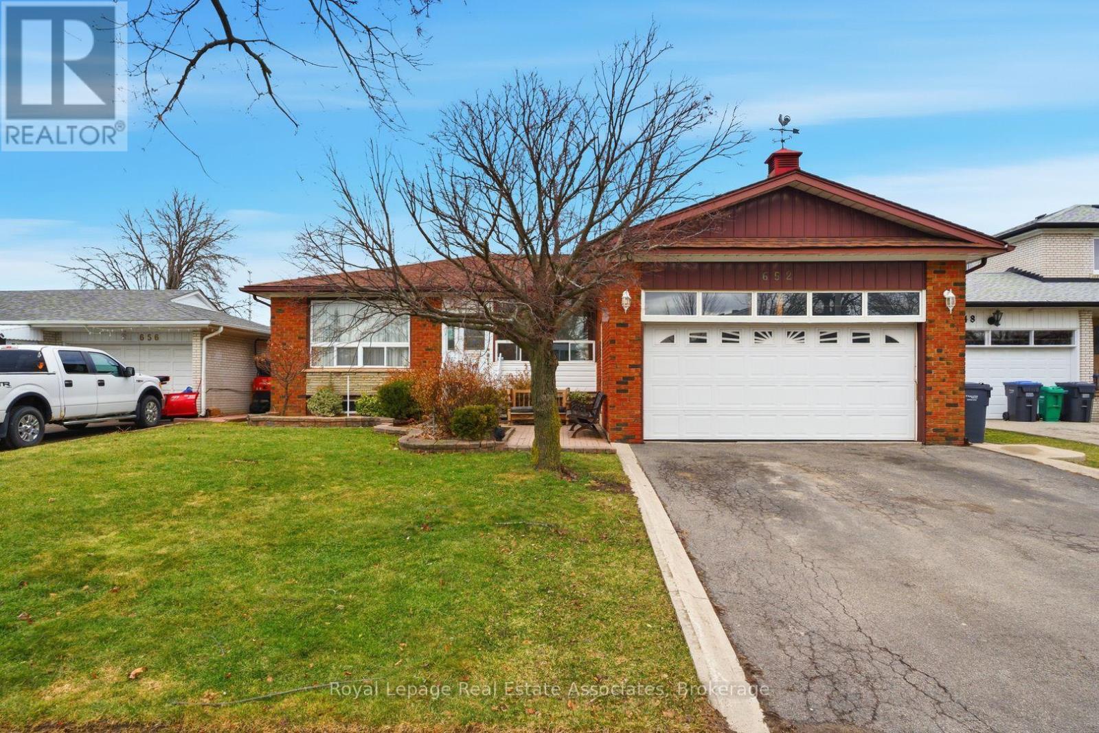 652 Eversley Drive, Mississauga, Ontario  L5A 2C9 - Photo 32 - W12918434