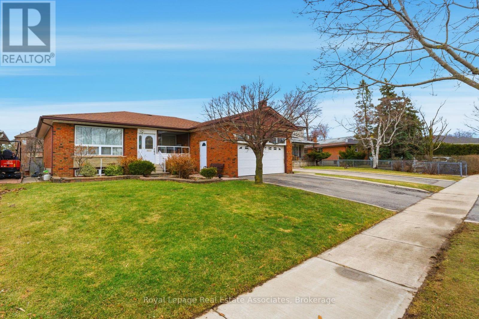 652 Eversley Drive, Mississauga, Ontario  L5A 2C9 - Photo 33 - W12918434