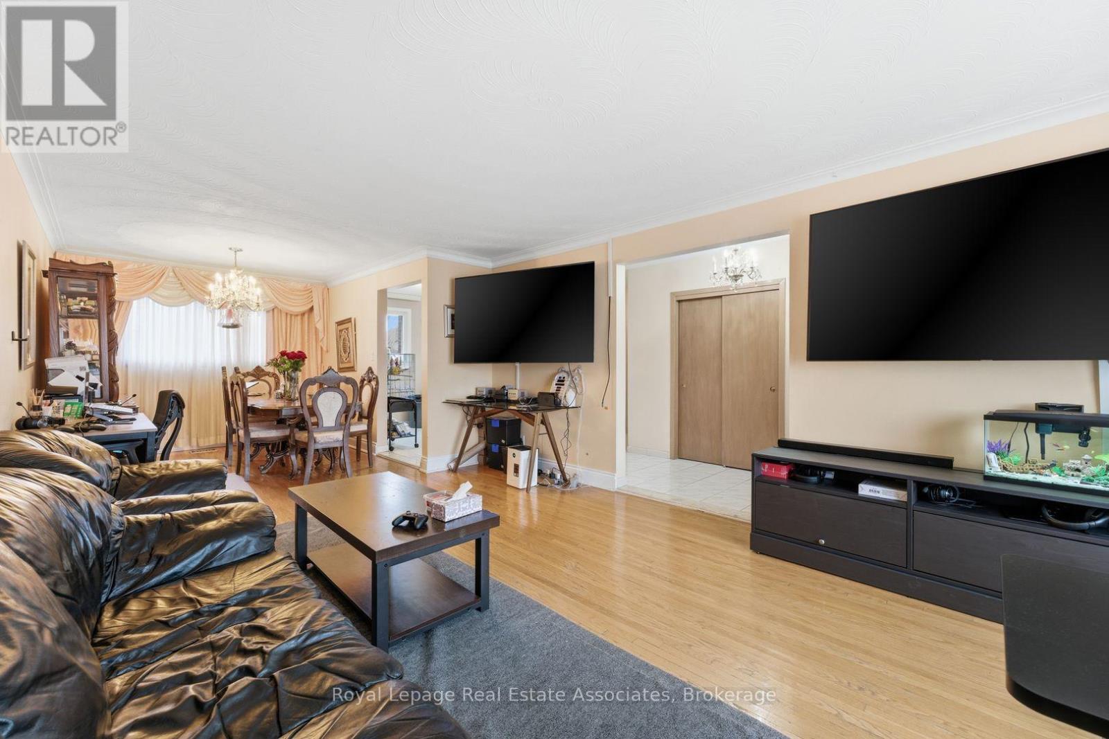 652 Eversley Drive, Mississauga, Ontario  L5A 2C9 - Photo 6 - W12918434