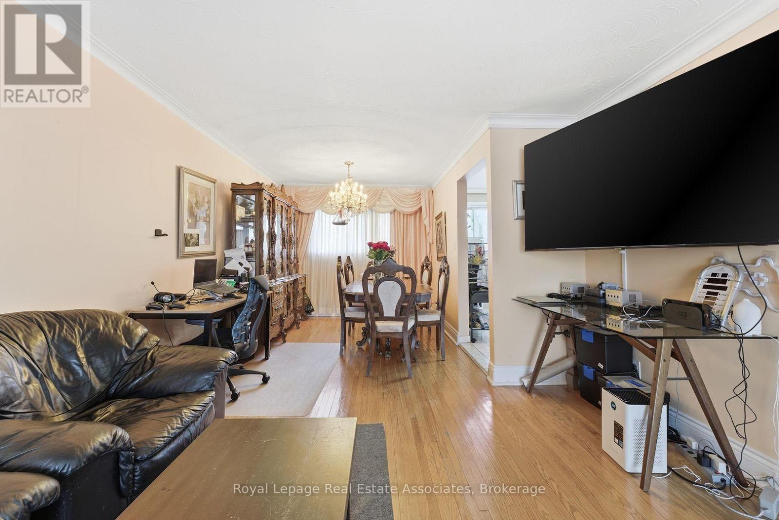 652 Eversley Drive, Mississauga, Ontario  L5A 2C9 - Photo 7 - W12918434