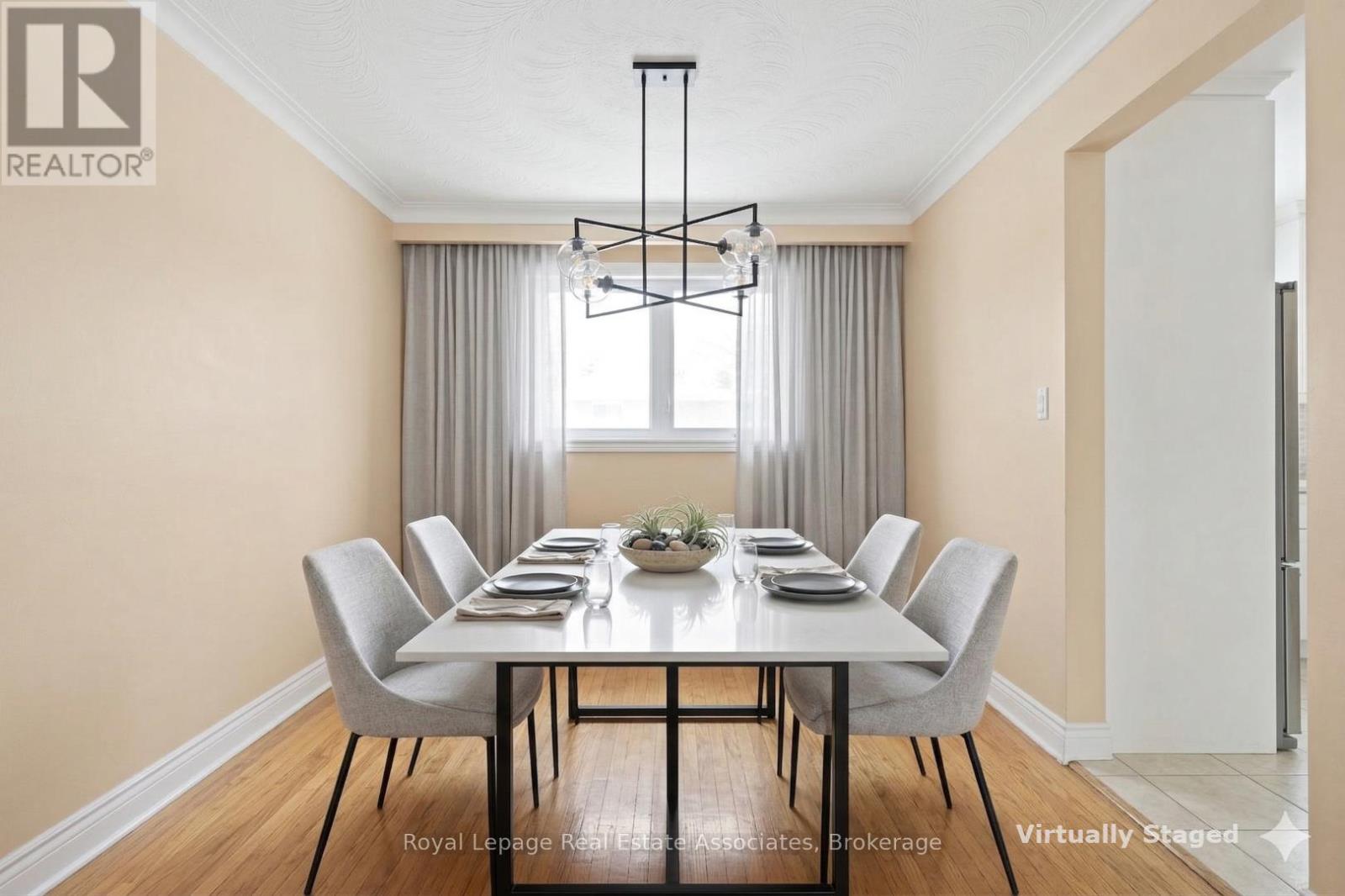 652 Eversley Drive, Mississauga, Ontario  L5A 2C9 - Photo 8 - W12918434