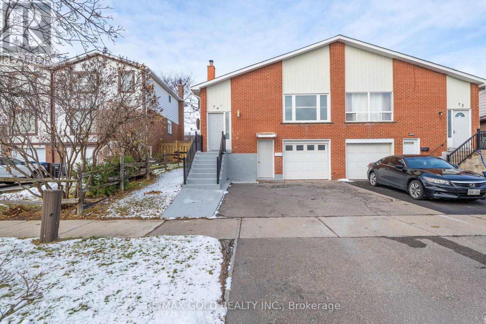 74 Radford Drive, Brampton, Ontario L6V 2Y9 - Photo 2 - W12918436