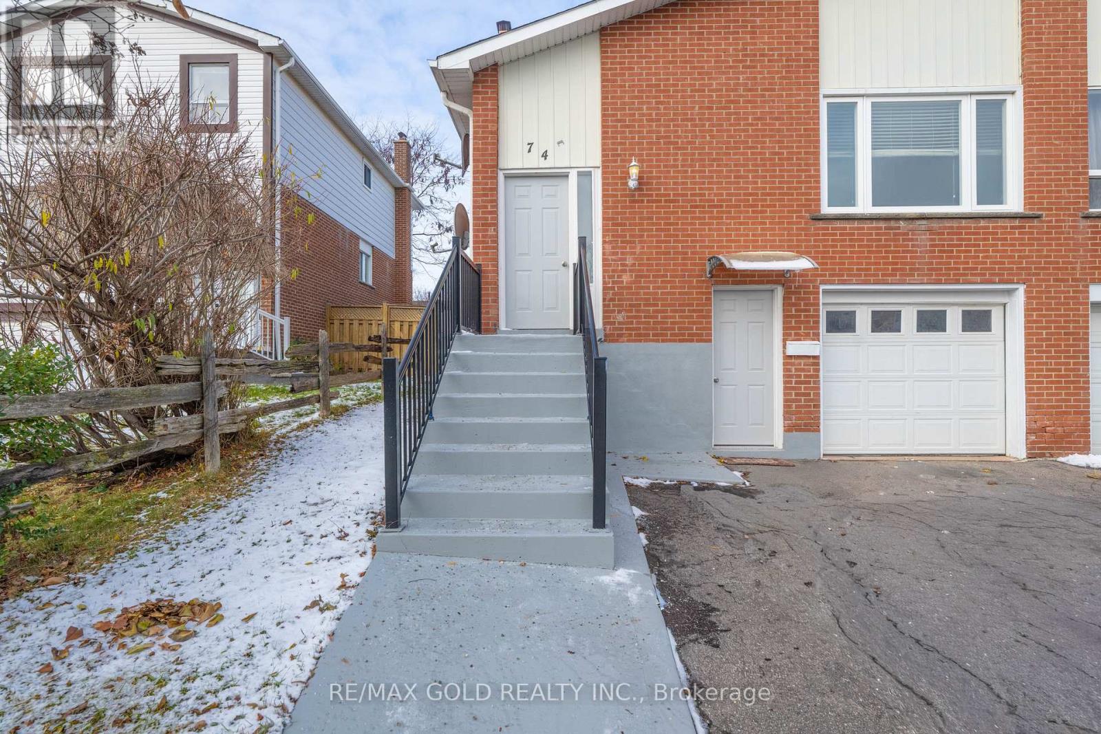 74 Radford Drive, Brampton, Ontario L6V 2Y9 - Photo 4 - W12918436