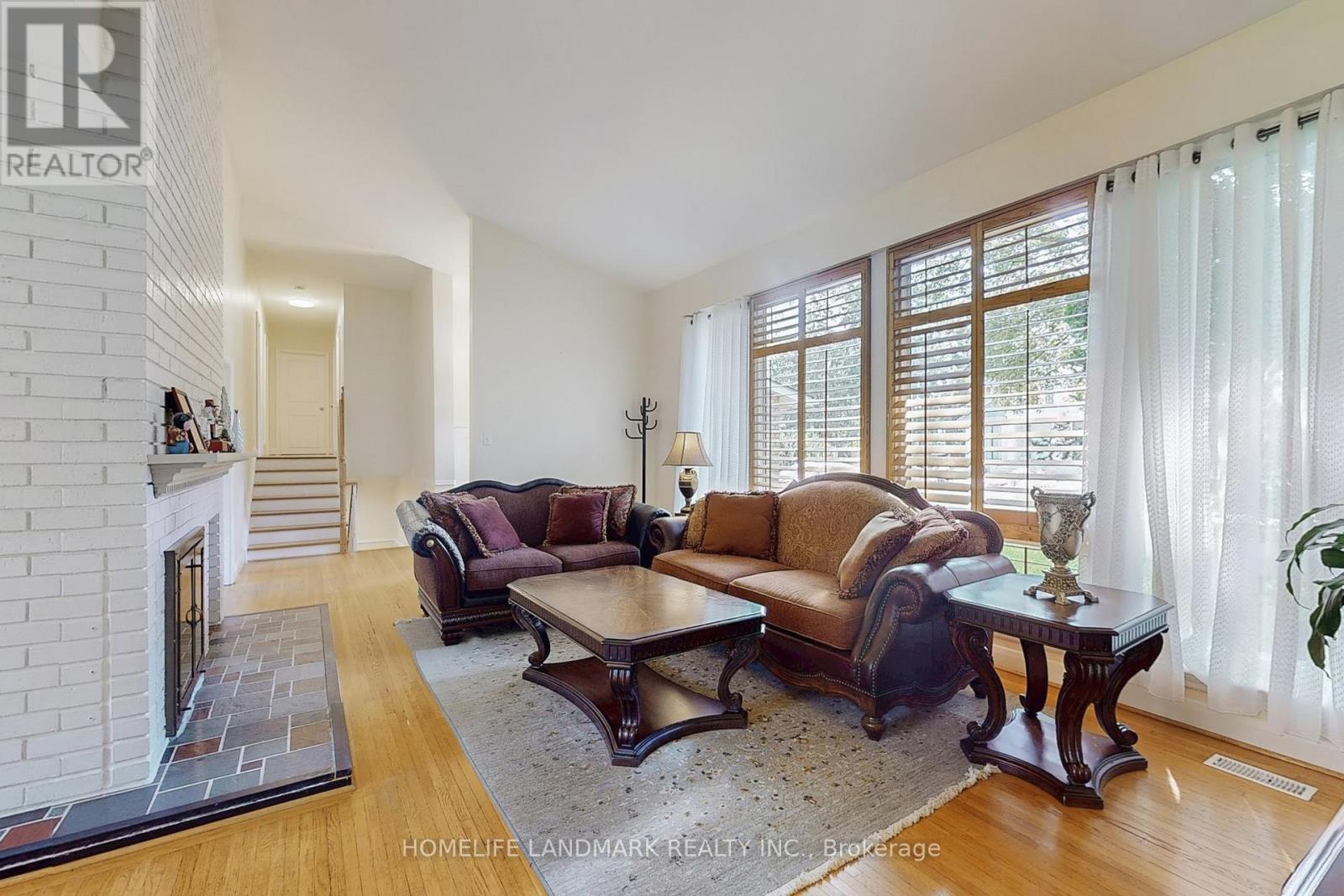 173 Dunwoody Drive, Oakville (Mo Morrison), Ontario  L6J 4G5 - Photo 2 - W12918438