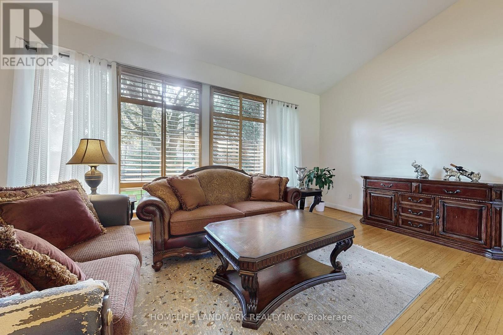 173 Dunwoody Drive, Oakville (Mo Morrison), Ontario  L6J 4G5 - Photo 4 - W12918438