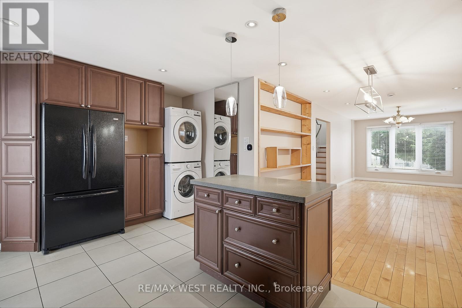 Upper - 6 Marshall Boulevard, Toronto (Rockcliffe-Smythe), Ontario  M6N 2R7 - Photo 17 - W12918466