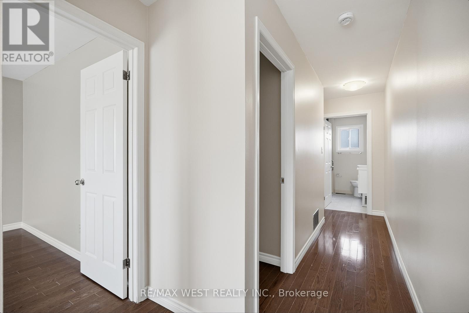 Upper - 6 Marshall Boulevard, Toronto (Rockcliffe-Smythe), Ontario  M6N 2R7 - Photo 22 - W12918466