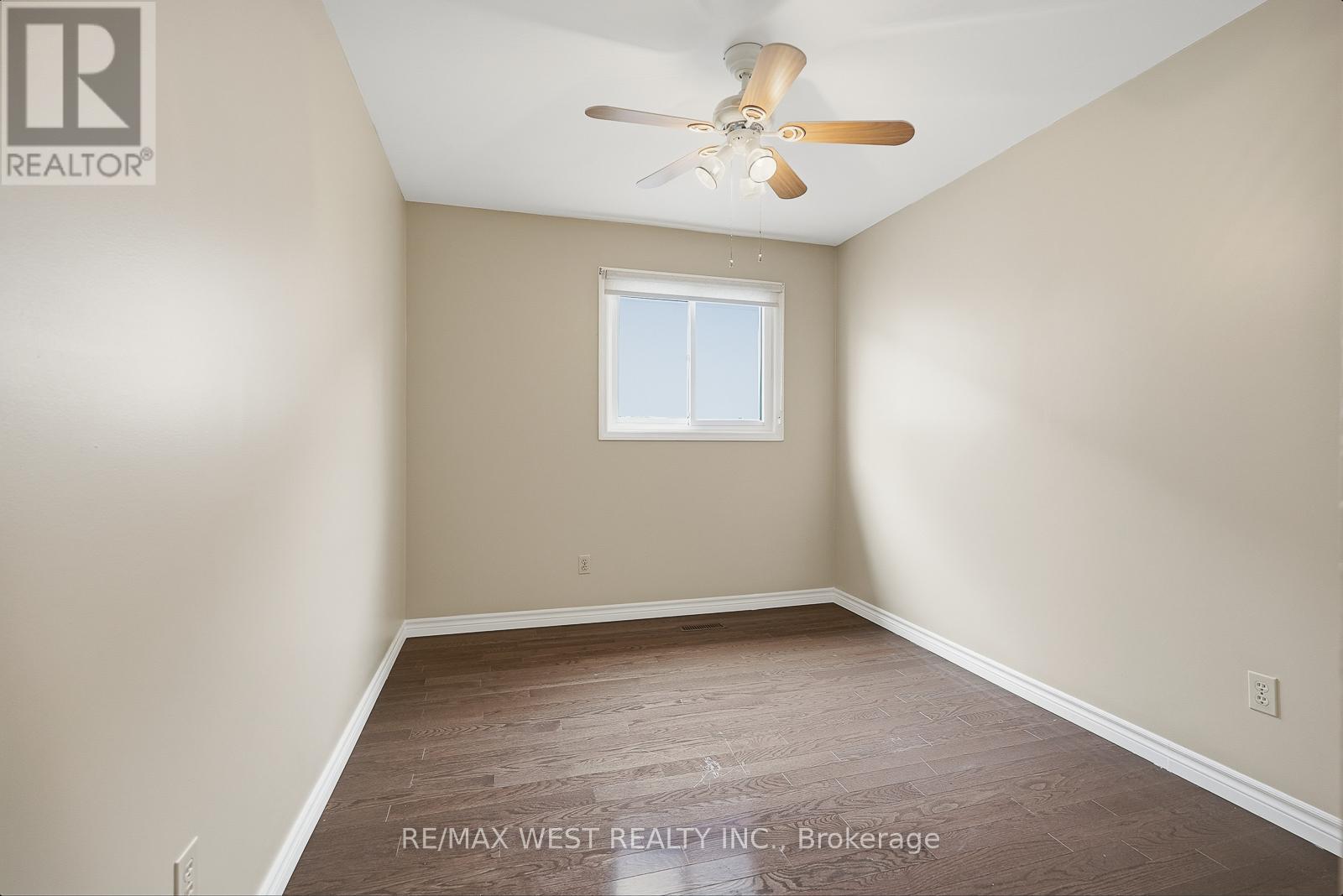 Upper - 6 Marshall Boulevard, Toronto (Rockcliffe-Smythe), Ontario  M6N 2R7 - Photo 26 - W12918466