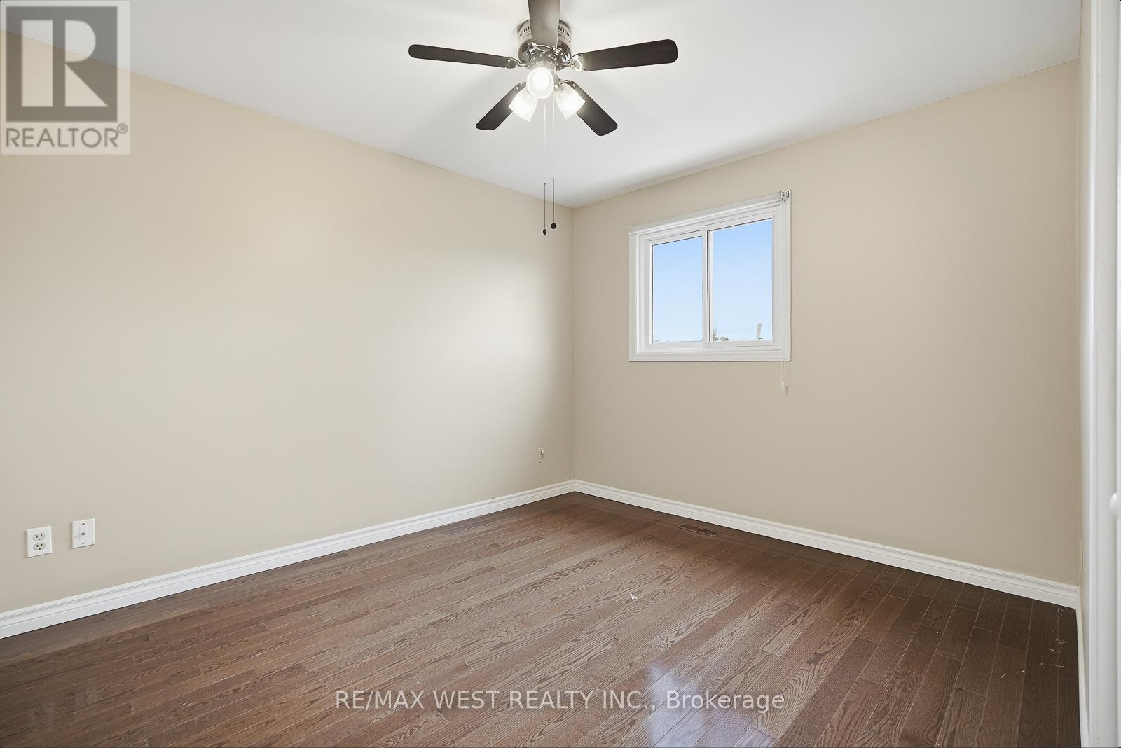 Upper - 6 Marshall Boulevard, Toronto (Rockcliffe-Smythe), Ontario  M6N 2R7 - Photo 28 - W12918466