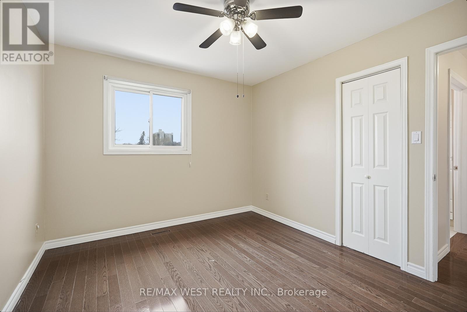 Upper - 6 Marshall Boulevard, Toronto (Rockcliffe-Smythe), Ontario  M6N 2R7 - Photo 29 - W12918466