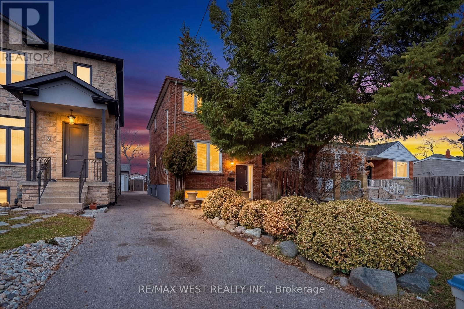 Upper - 6 Marshall Boulevard, Toronto (Rockcliffe-Smythe), Ontario  M6N 2R7 - Photo 3 - W12918466