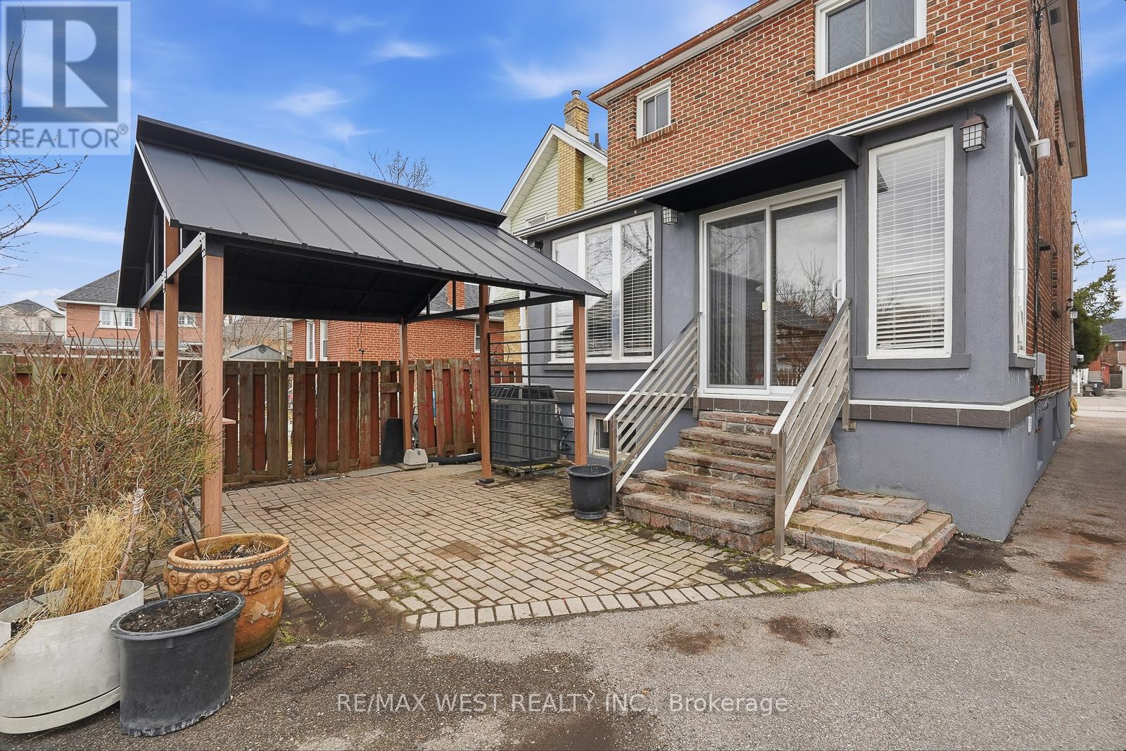 Upper - 6 Marshall Boulevard, Toronto (Rockcliffe-Smythe), Ontario  M6N 2R7 - Photo 35 - W12918466