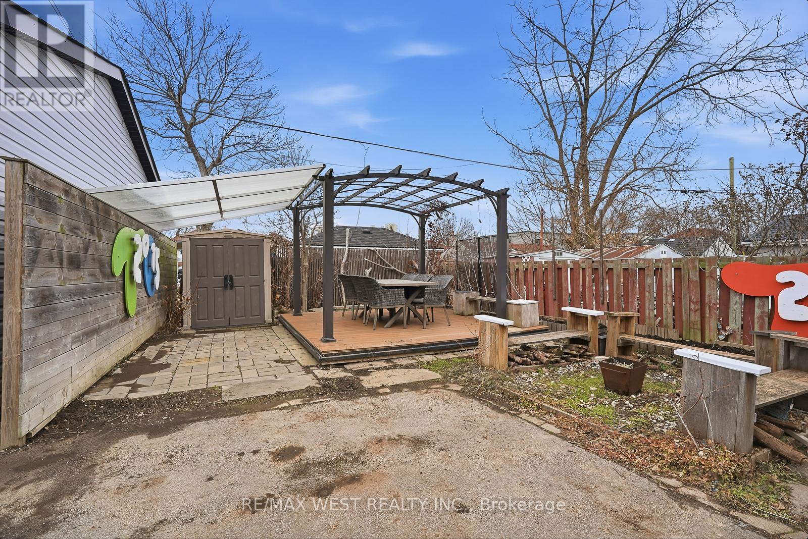 Upper - 6 Marshall Boulevard, Toronto (Rockcliffe-Smythe), Ontario  M6N 2R7 - Photo 36 - W12918466