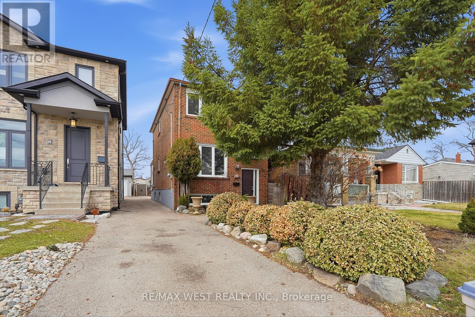 Upper - 6 Marshall Boulevard, Toronto (Rockcliffe-Smythe), Ontario  M6N 2R7 - Photo 4 - W12918466
