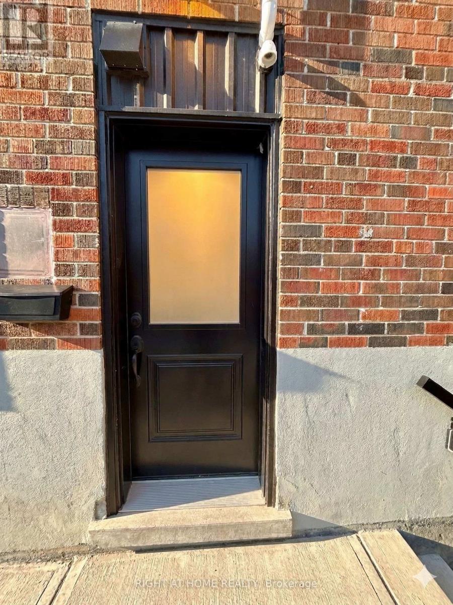 1b - 19 Arrowsmith Avenue, Toronto, Ontario  M6M 2W8 - Photo 3 - W12918470