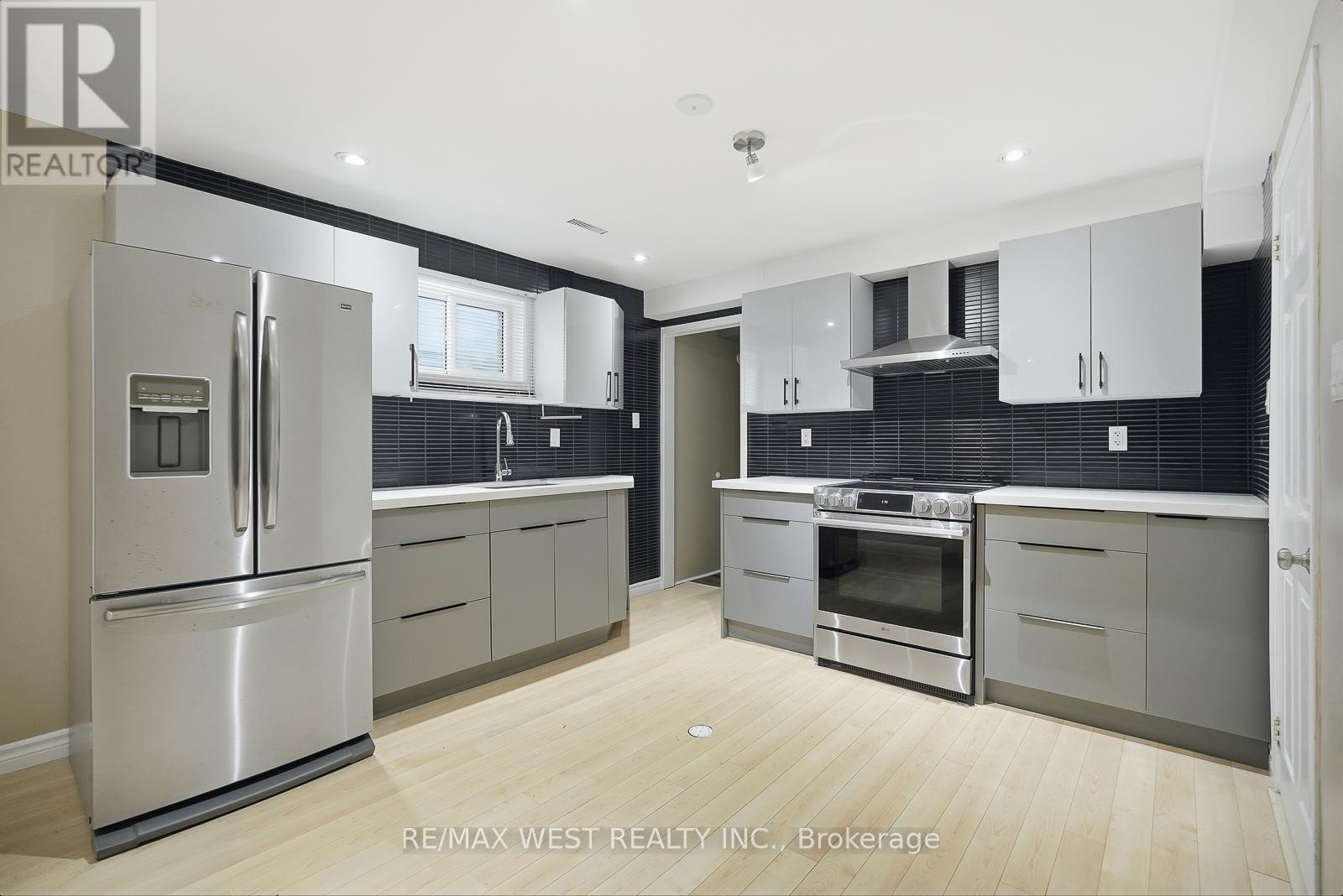 BASEMENT - 6 MARSHALL BOULEVARD, Toronto, Ontario