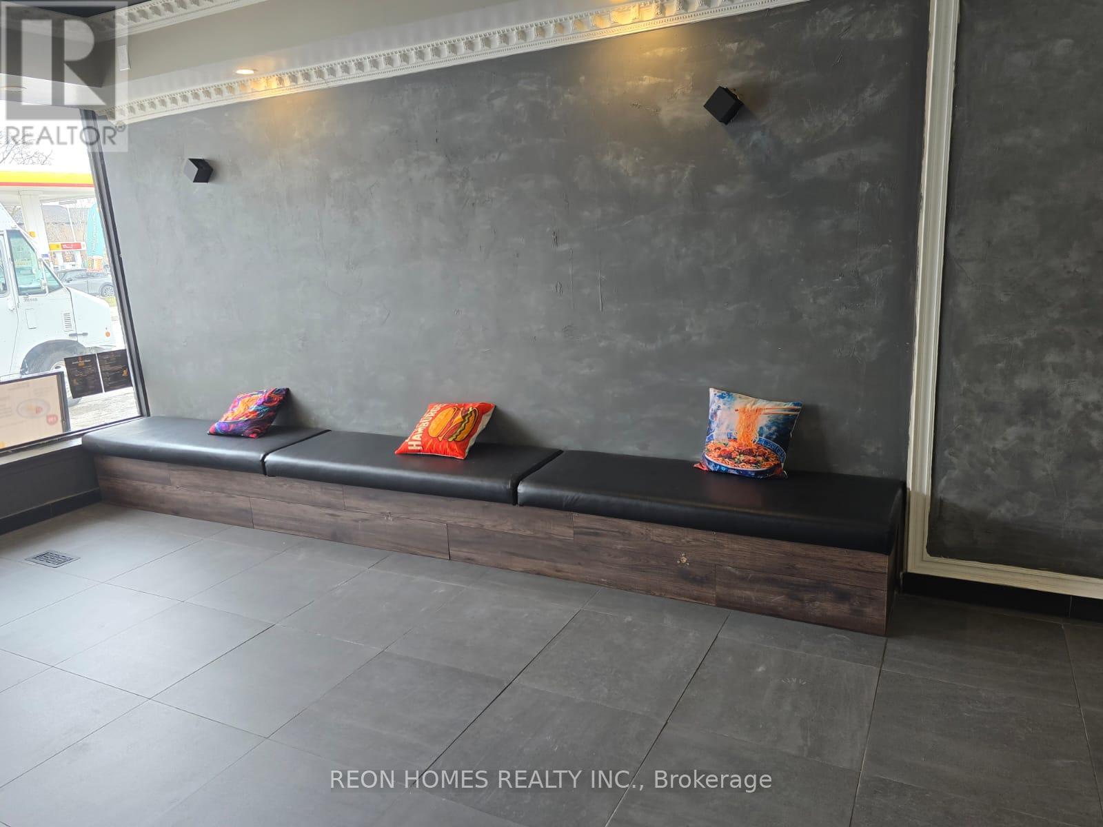 675 The Queensway, Toronto (Stonegate-Queensway), Ontario  M8Y 1K8 - Photo 10 - W12918492