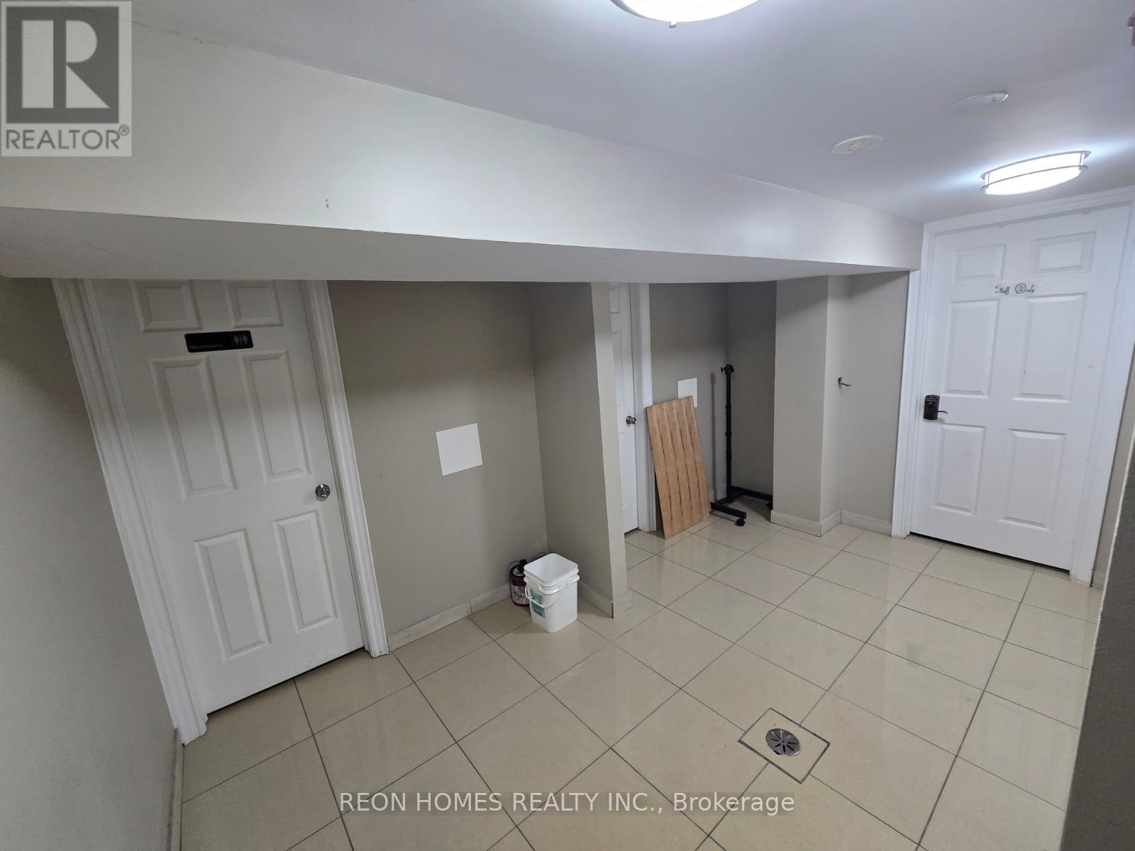 675 The Queensway, Toronto (Stonegate-Queensway), Ontario  M8Y 1K8 - Photo 12 - W12918492