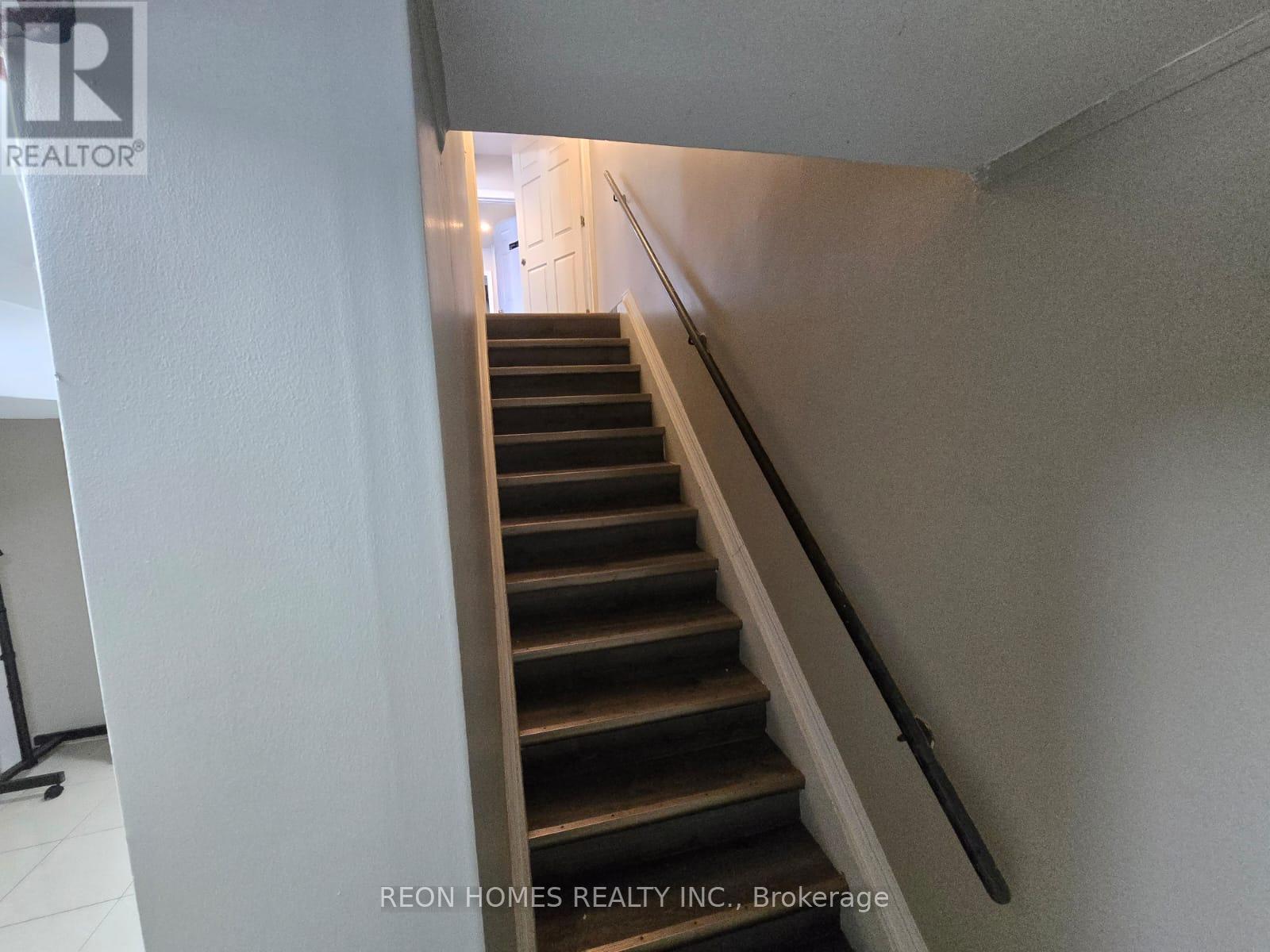 675 The Queensway, Toronto (Stonegate-Queensway), Ontario  M8Y 1K8 - Photo 13 - W12918492