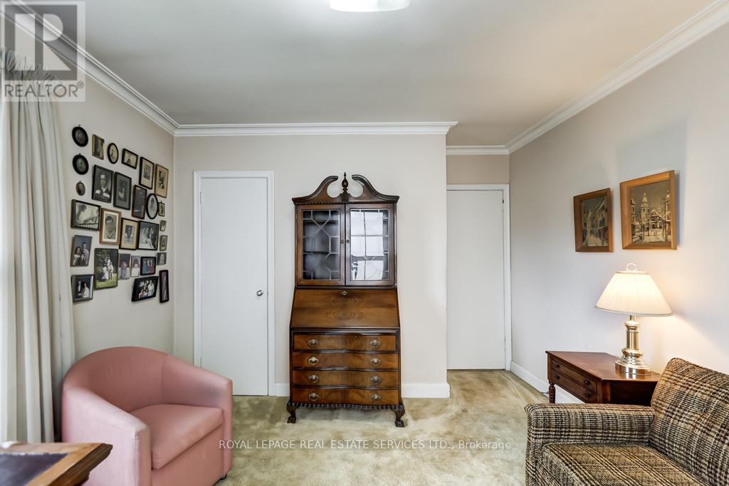 19 Hilldowntree Road, Toronto, Ontario  M9A 2Z4 - Photo 17 - W12918502