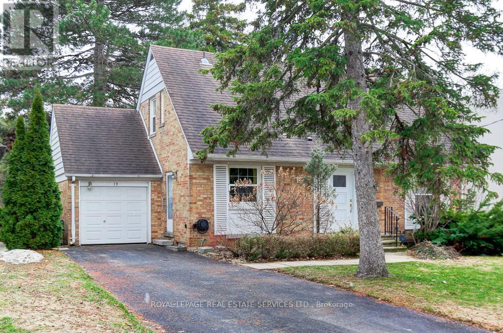 19 Hilldowntree Road, Toronto, Ontario  M9A 2Z4 - Photo 3 - W12918502