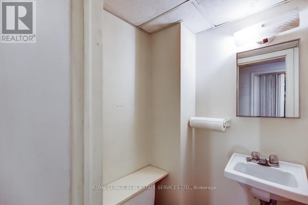 19 Hilldowntree Road, Toronto, Ontario  M9A 2Z4 - Photo 31 - W12918502