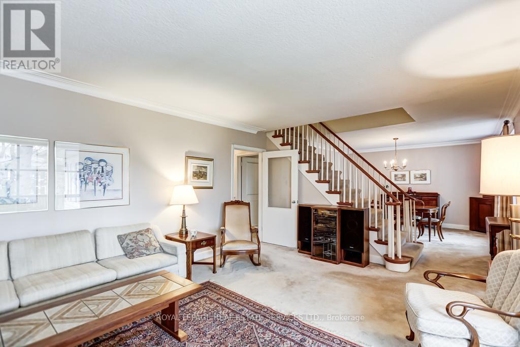 19 Hilldowntree Road, Toronto, Ontario  M9A 2Z4 - Photo 8 - W12918502