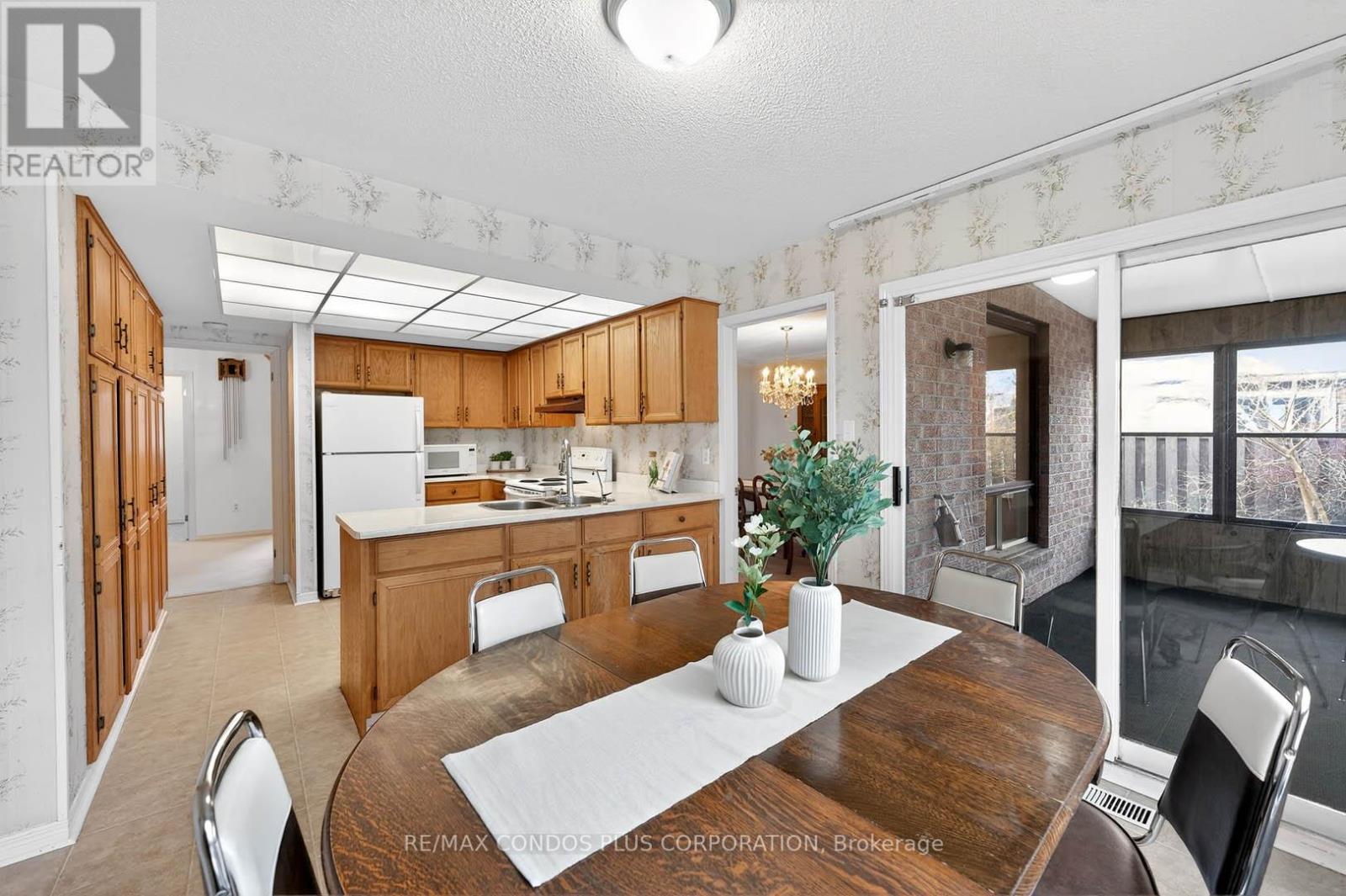 1562 Lovelady Crescent, Mississauga, Ontario L4W 2Z1 - Photo 10 - W12918504