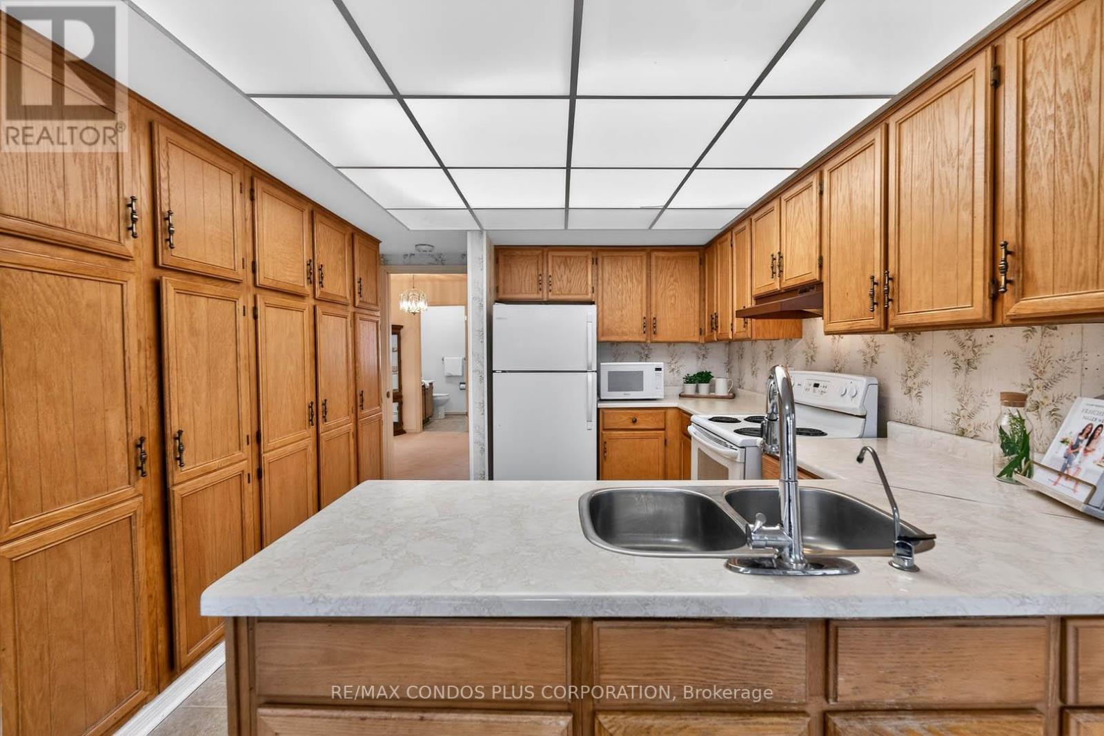 1562 Lovelady Crescent, Mississauga, Ontario L4W 2Z1 - Photo 11 - W12918504