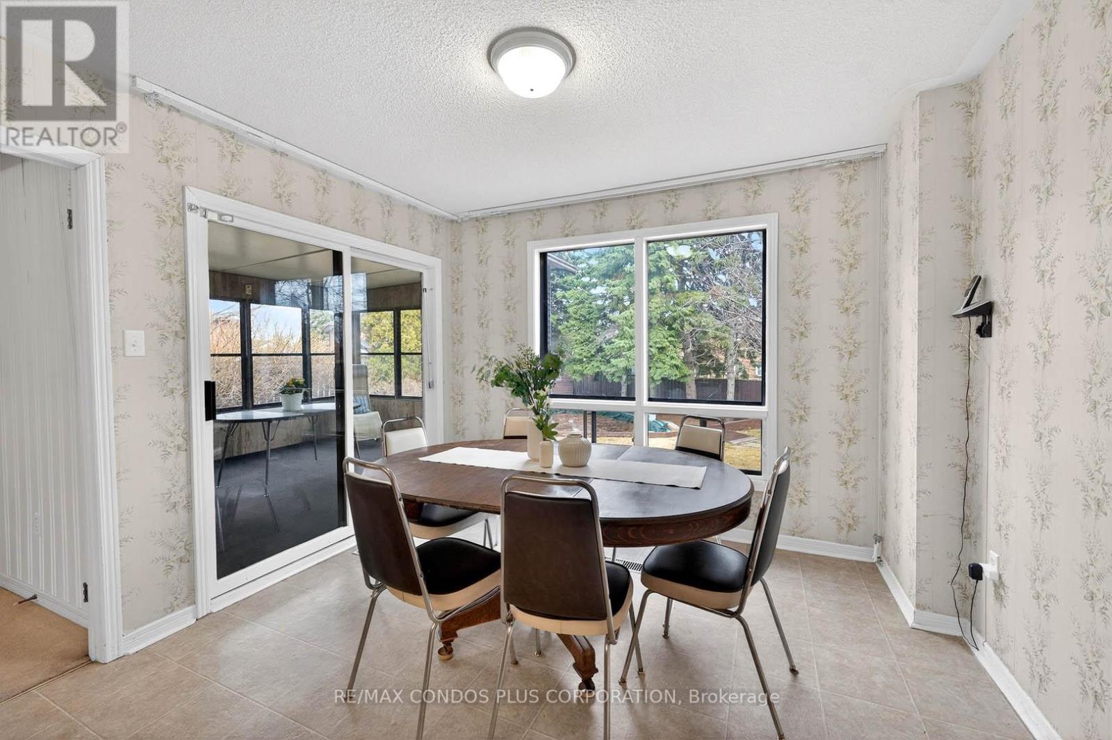 1562 Lovelady Crescent, Mississauga, Ontario L4W 2Z1 - Photo 12 - W12918504