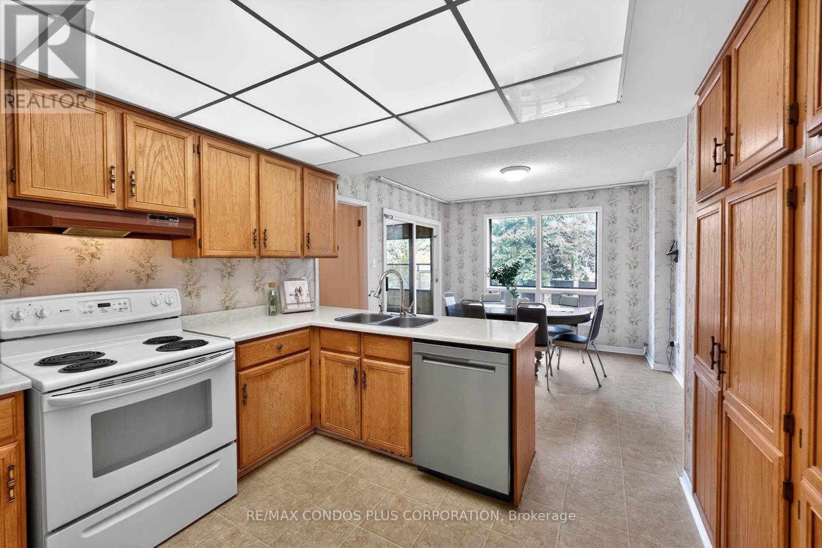 1562 Lovelady Crescent, Mississauga, Ontario L4W 2Z1 - Photo 14 - W12918504