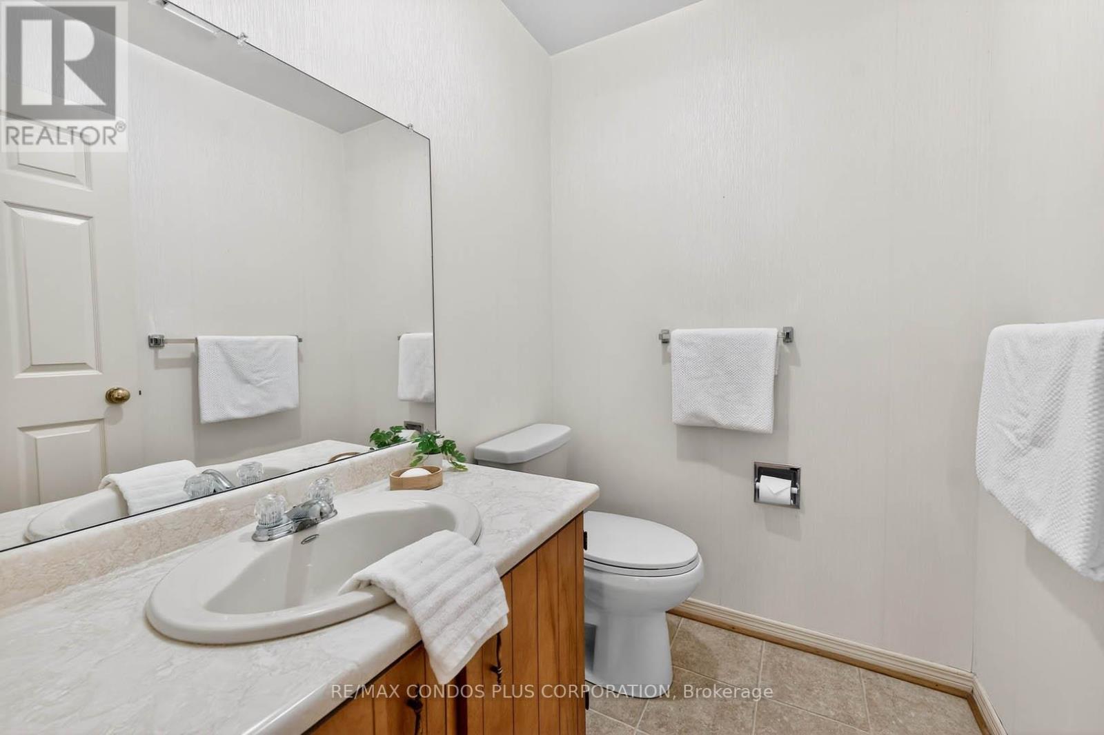 1562 Lovelady Crescent, Mississauga, Ontario L4W 2Z1 - Photo 19 - W12918504