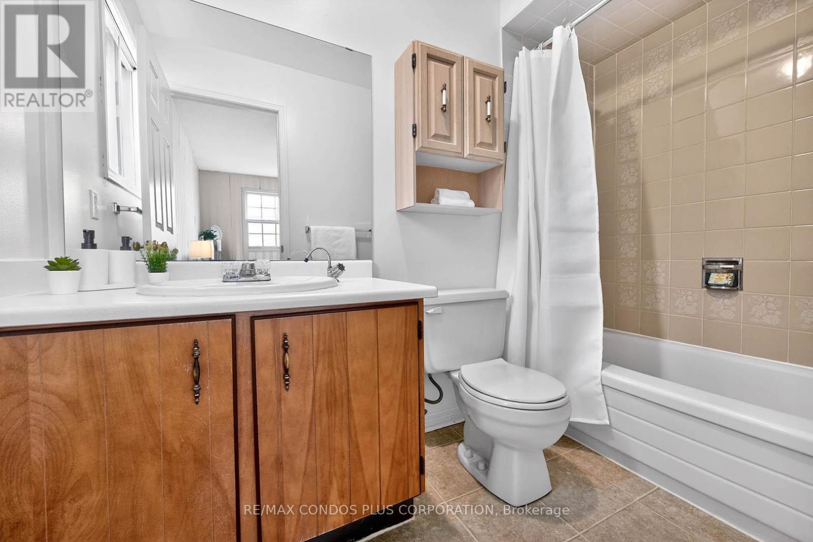 1562 Lovelady Crescent, Mississauga, Ontario L4W 2Z1 - Photo 24 - W12918504