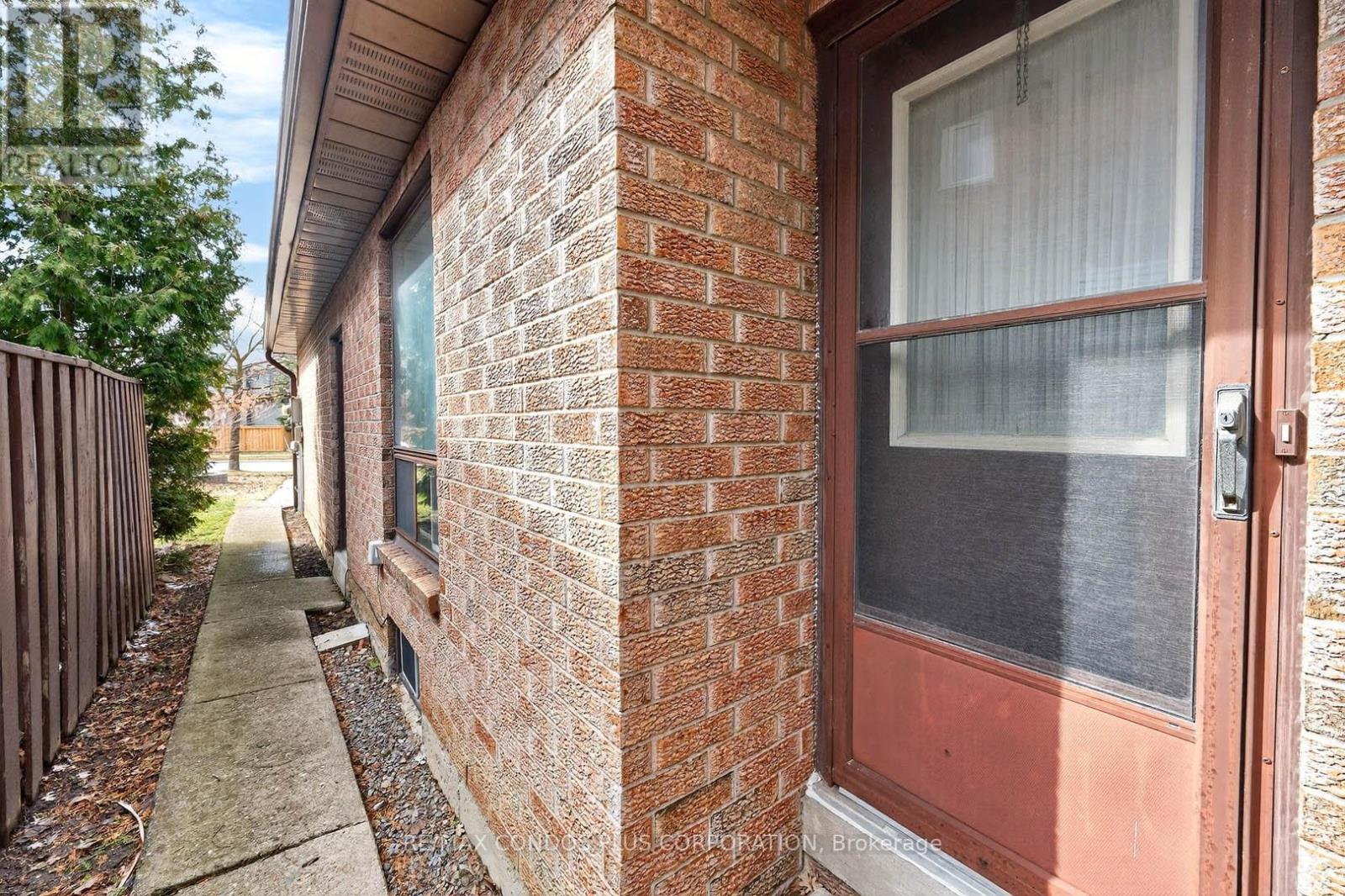 1562 Lovelady Crescent, Mississauga, Ontario L4W 2Z1 - Photo 30 - W12918504