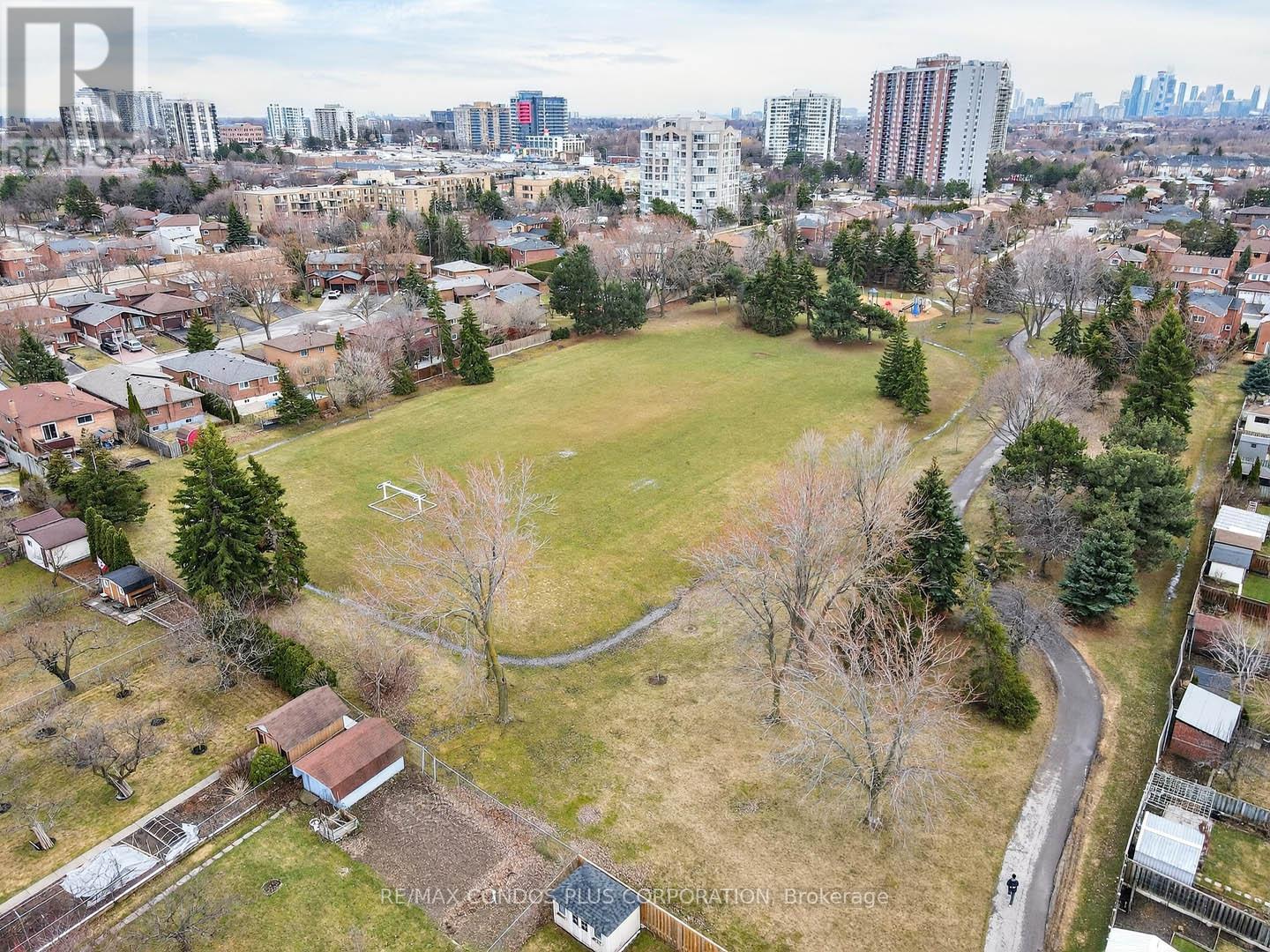 1562 Lovelady Crescent, Mississauga, Ontario L4W 2Z1 - Photo 37 - W12918504