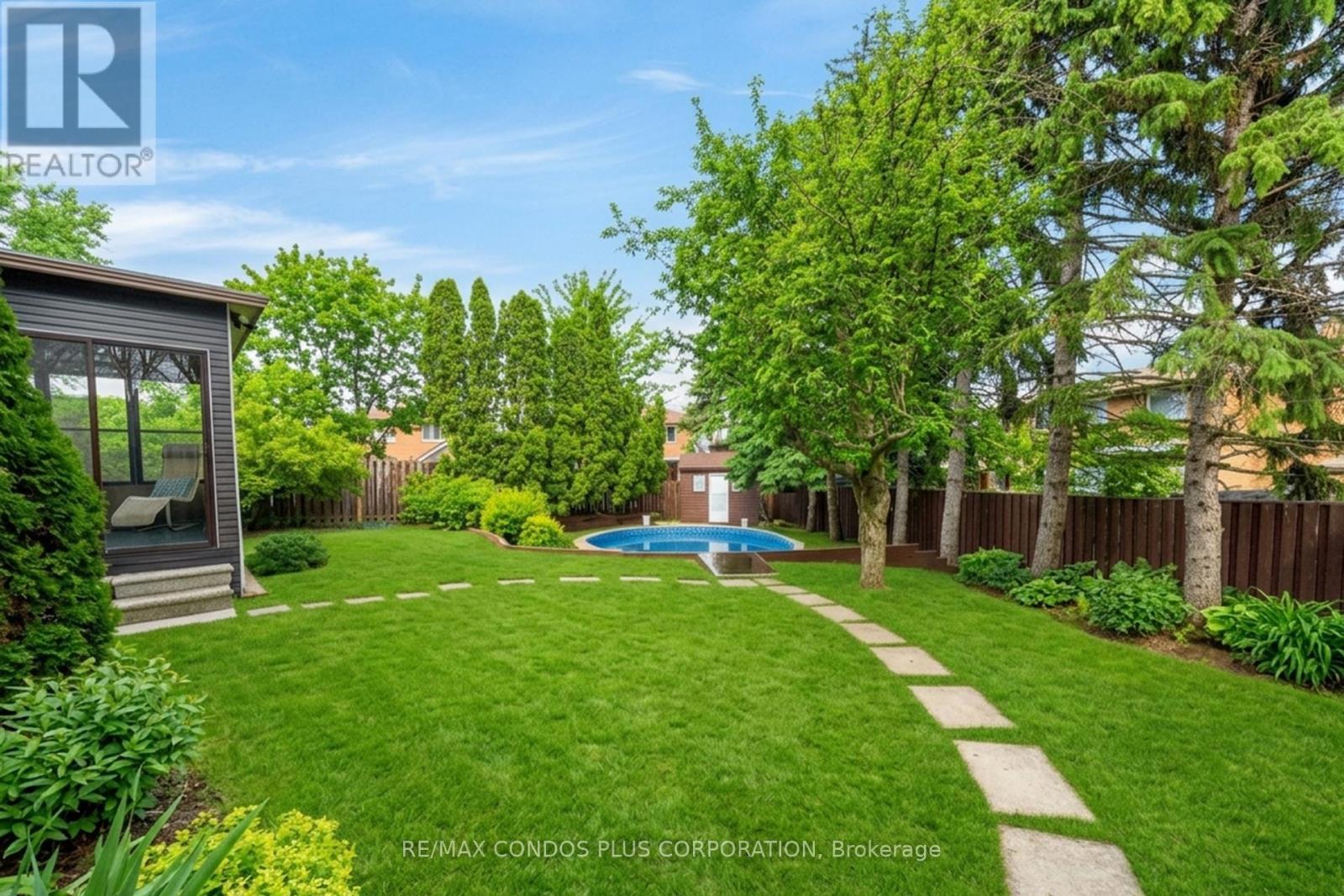 1562 Lovelady Crescent, Mississauga, Ontario L4W 2Z1 - Photo 4 - W12918504