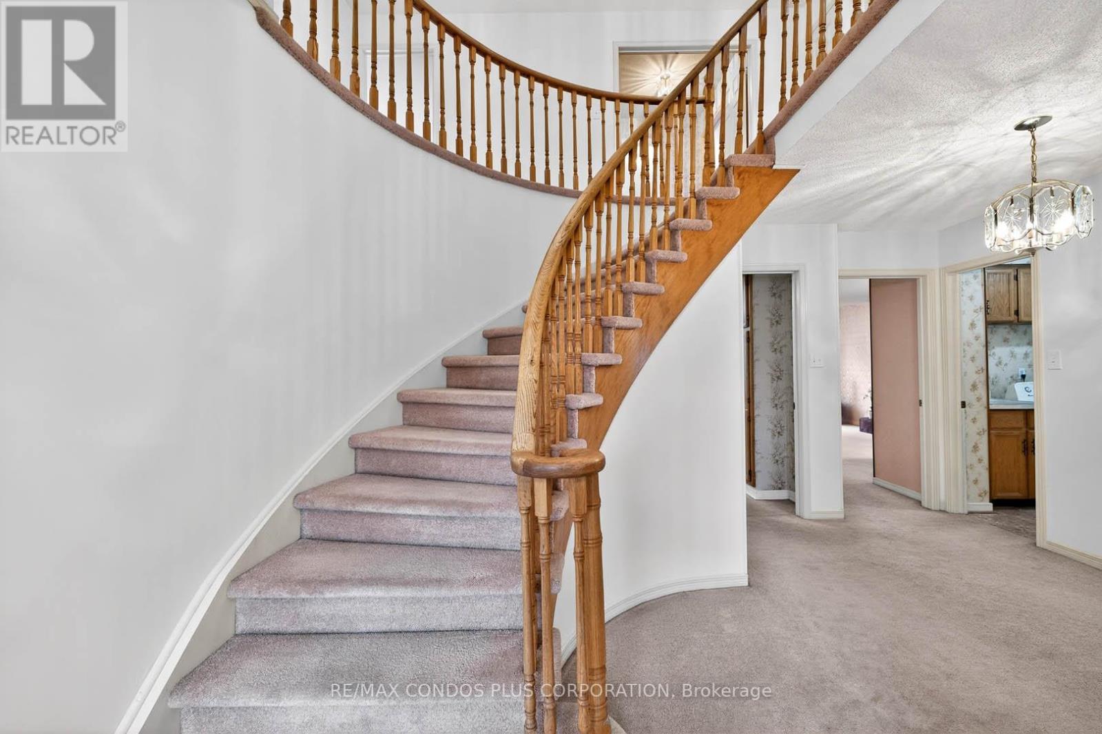 1562 Lovelady Crescent, Mississauga, Ontario L4W 2Z1 - Photo 7 - W12918504