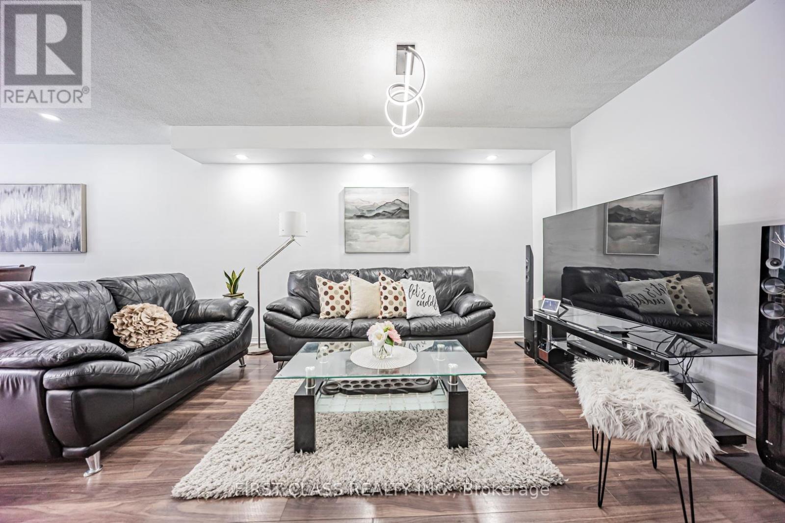 3930 Mcdowell Drive, Mississauga, Ontario L5M 6P3 - Photo 10 - W12918506