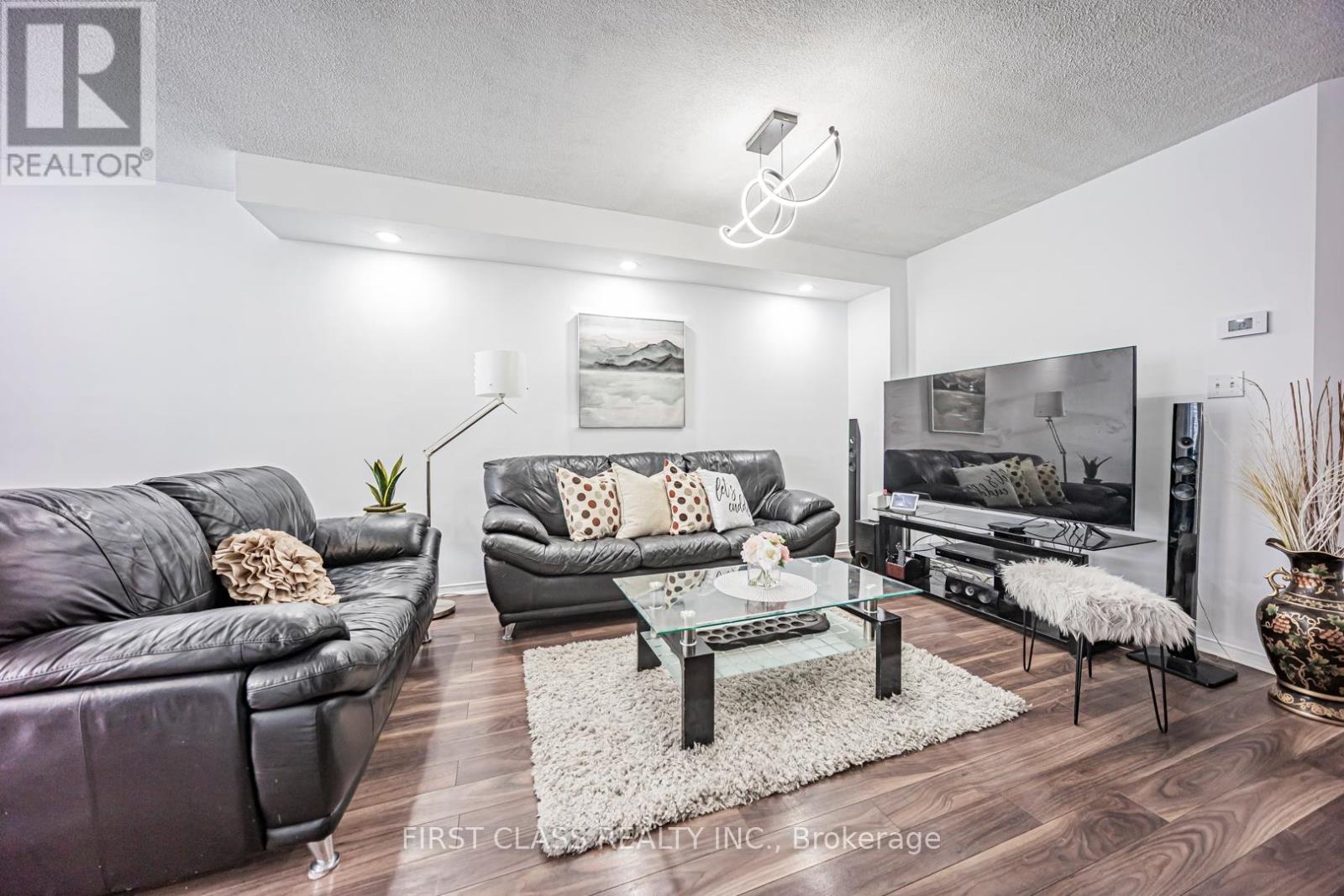 3930 Mcdowell Drive, Mississauga, Ontario L5M 6P3 - Photo 11 - W12918506