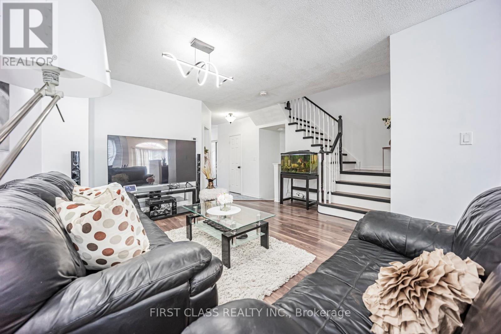 3930 Mcdowell Drive, Mississauga, Ontario L5M 6P3 - Photo 13 - W12918506