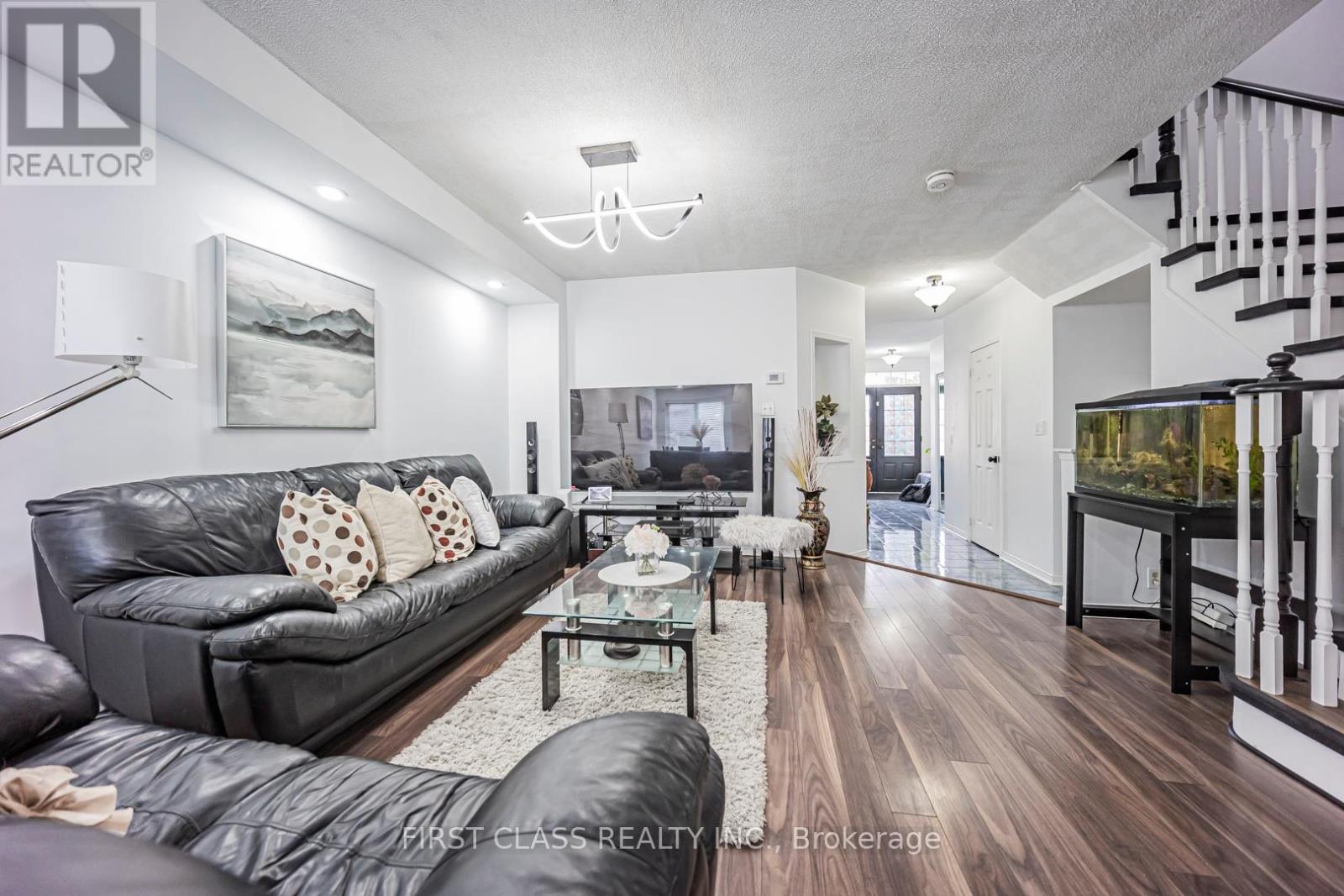 3930 Mcdowell Drive, Mississauga, Ontario L5M 6P3 - Photo 14 - W12918506