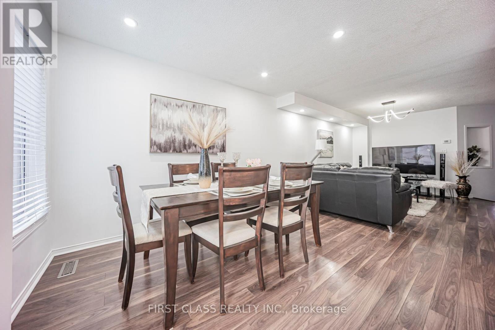 3930 Mcdowell Drive, Mississauga, Ontario L5M 6P3 - Photo 18 - W12918506